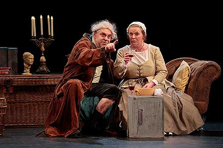 Miroslav Táborský a Kateřina Holánová v komedii Casanova a Žofie K., foto: Zbyněk Hozák
