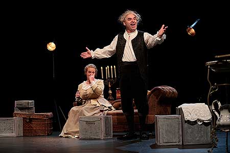 Miroslav Táborský a Kateřina Holánová v komedii Casanova a Žofie K., foto: Zbyněk Hozák