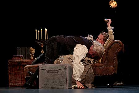 Miroslav Táborský a Kateřina Holánová v komedii Casanova a Žofie K., foto: Zbyněk Hozák