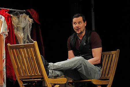 Ondřej Veselý v inscenaci Irská kletba, foto: Lucie Vítková