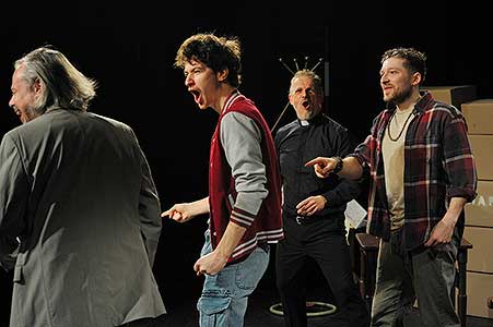 Viktor Dvořák, Antonio Šoposki, Richard Trsťan, Filip František Červenka v inscenaci Irská kletba, foto: Lucie Vítková