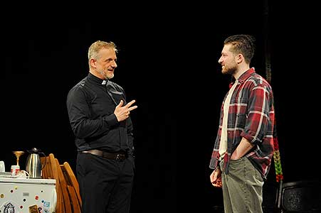 Richard Trsťan, Filip František Červenka v inscenaci Irská kletba, foto: Lucie Vítková