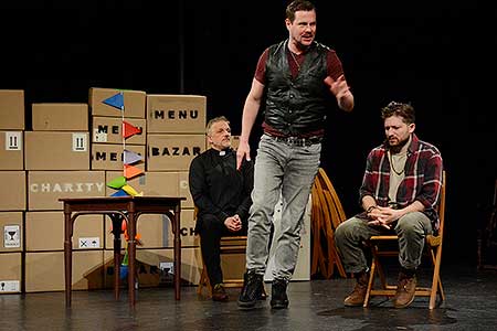 Ondřej Veselý, Richard Trsťan, Filip František Červenka v inscenaci Irská kletba, foto: Lucie Vítková