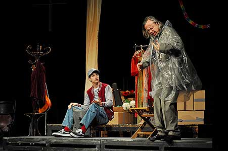 Antonio Šoposki, Viktor Dvořák v inscenaci Irská kletba, foto: Lucie Vítková