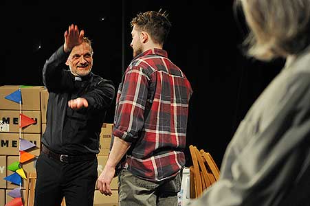 Richard Trsťan, Filip František Červenka v inscenaci Irská kletba, foto: Lucie Vítková